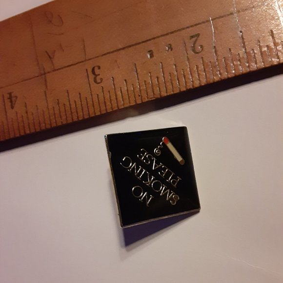 1" Square Enameled Pin No Smoking Please Black Gold White - Picture 2 of 3